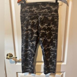 Crazy Yoga Capri Leggings Camouflage Grey and Black